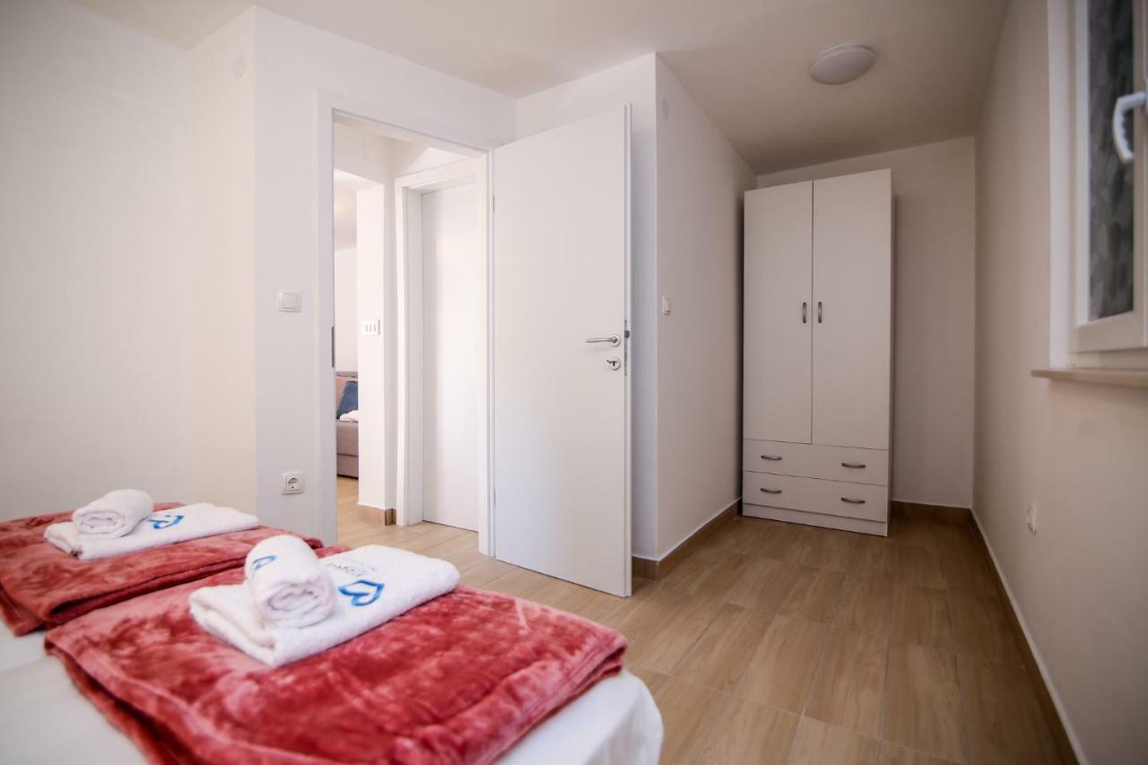 Appartement Apartman L&A à Biograd Na Moru Extérieur photo